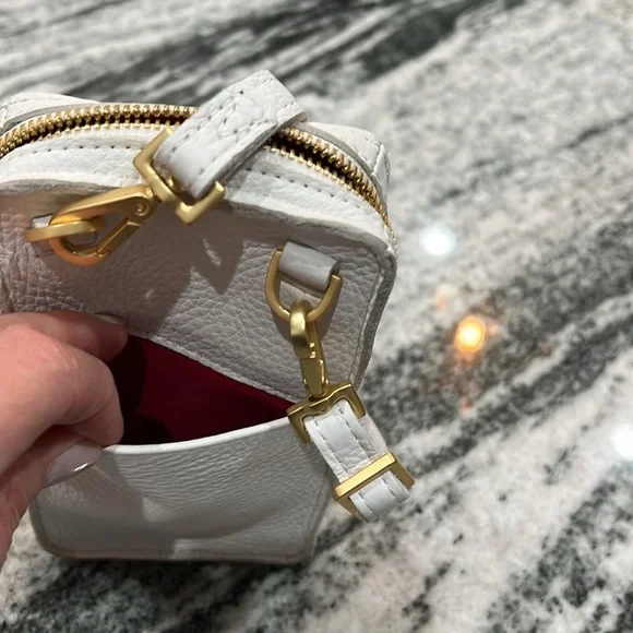 Hammitt Cross Body Phone bag with interior credit card slots - Picture 3 of 5